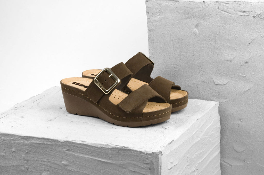 Amara by LEON Women's Leather Sandals - Adjustable Gel Comfort